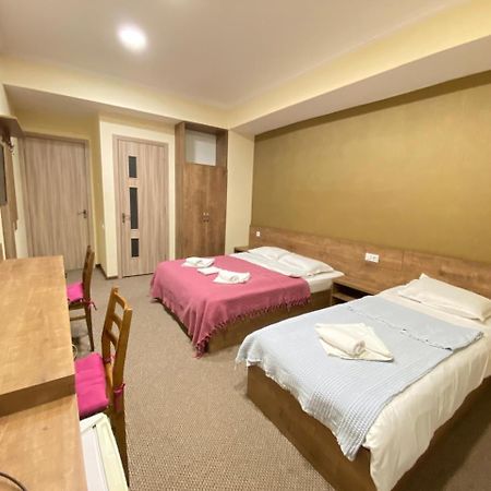 5 Rooms Near 300 Aragveli Metro Station Tbilisi Eksteriør billede