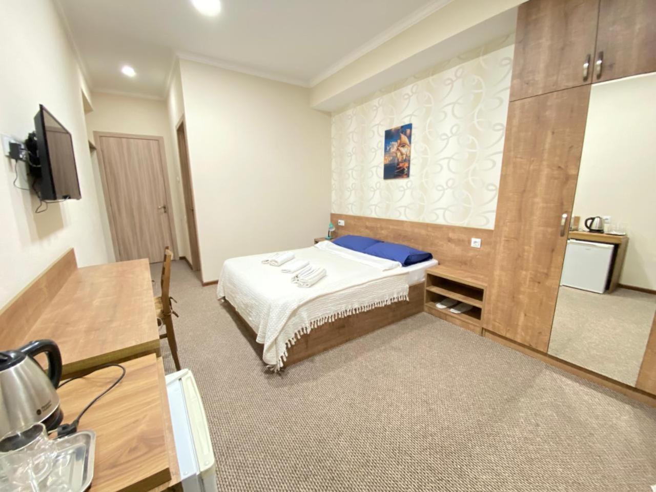 5 Rooms Near 300 Aragveli Metro Station Tbilisi Værelse billede